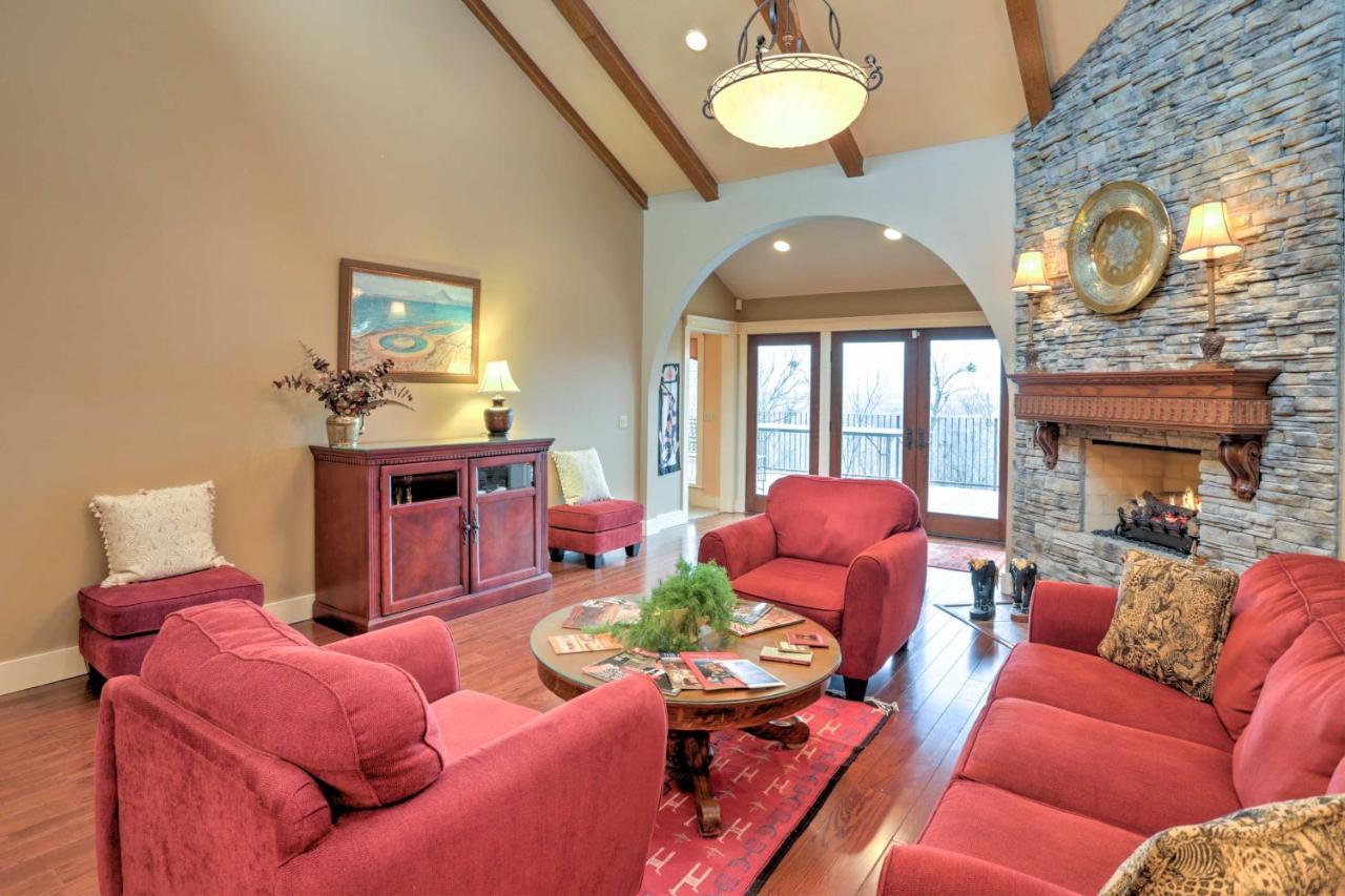 Beautiful Central Fayetteville Townhome With Views! Esterno foto