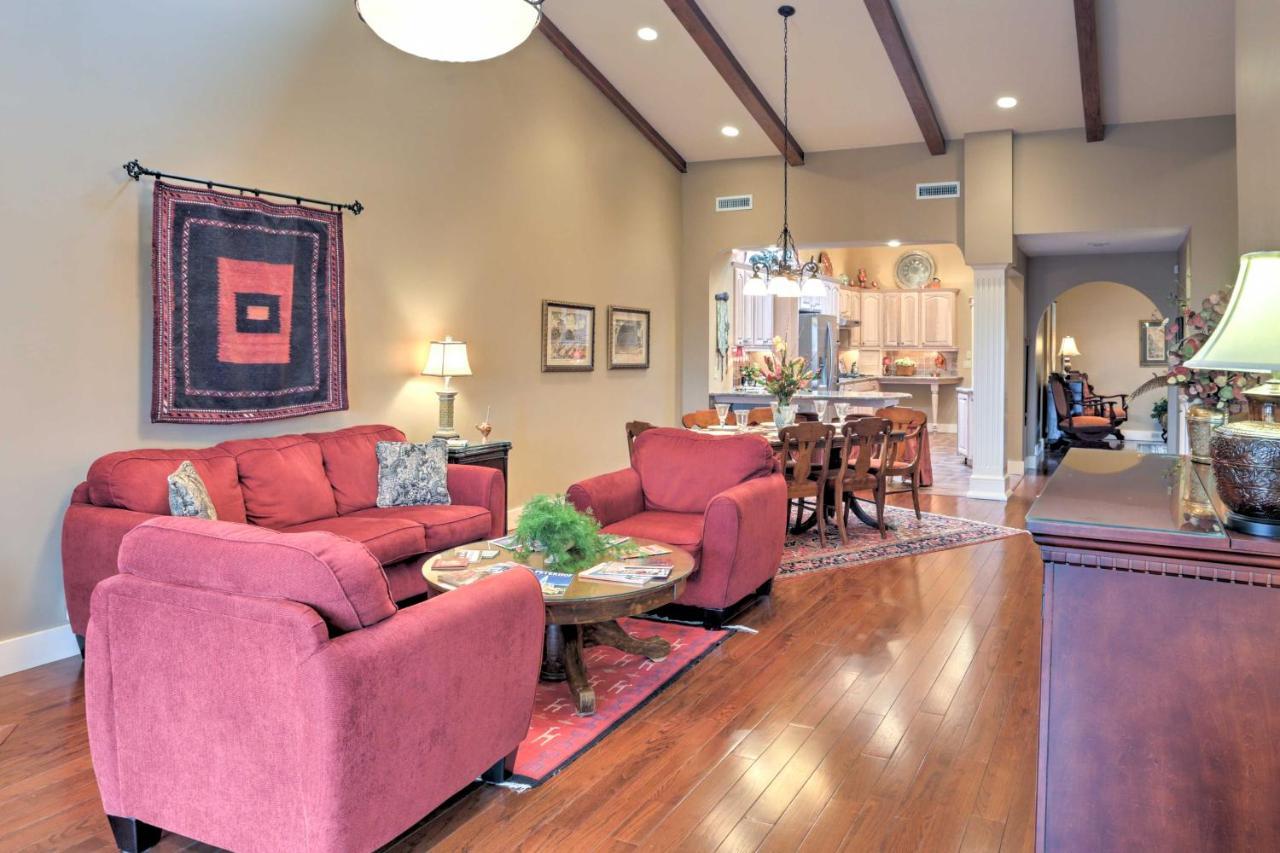 Beautiful Central Fayetteville Townhome With Views! Esterno foto