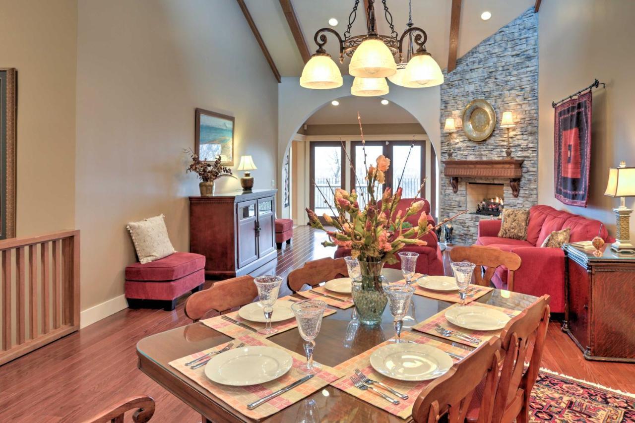 Beautiful Central Fayetteville Townhome With Views! Esterno foto