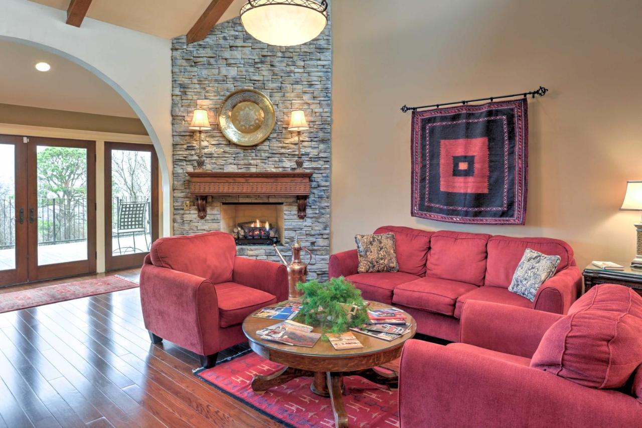 Beautiful Central Fayetteville Townhome With Views! Esterno foto